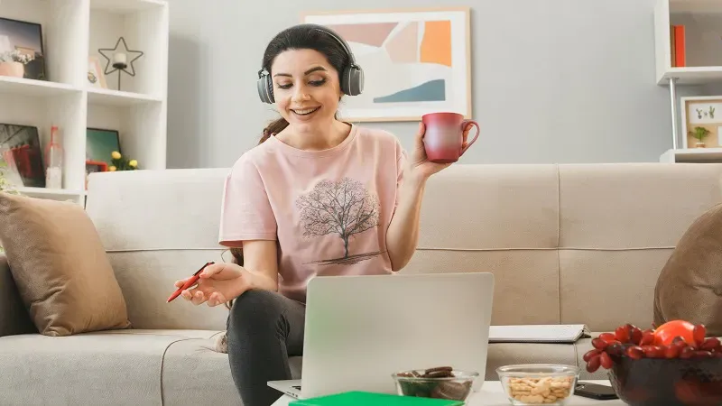 www TheHomeTrotters .com